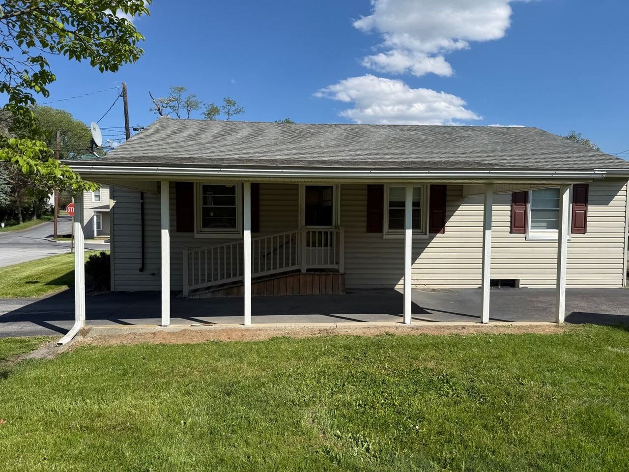 411 S Carlisle St - Photo 2 of 15