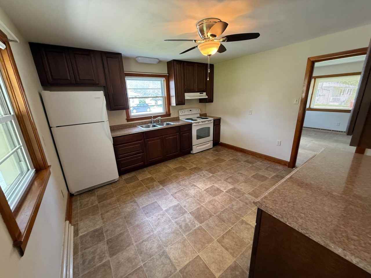 411 S Carlisle St - Photo 7 of 15