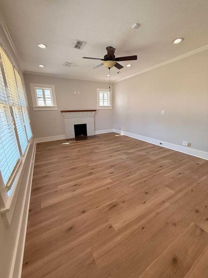 1109 2nd Ave N - Photo 2 of 14