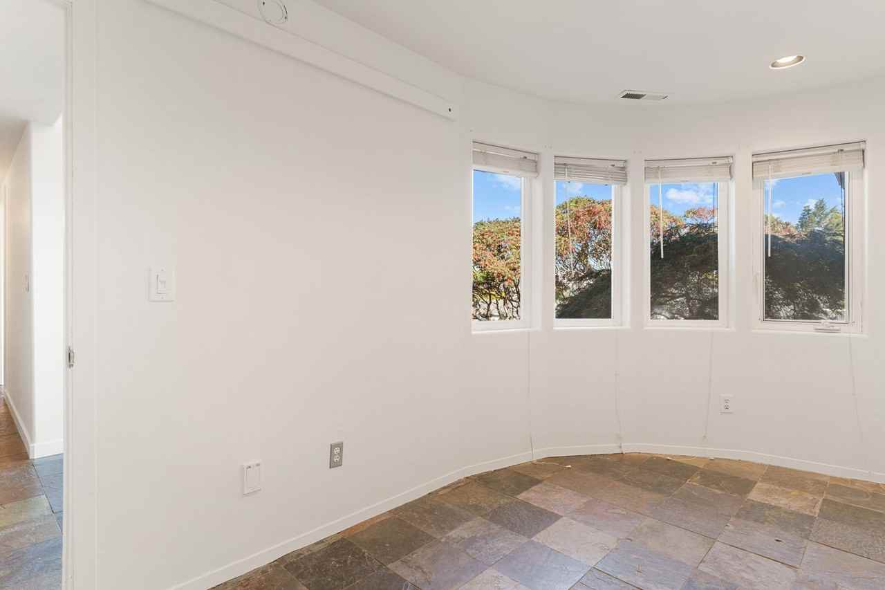 301 Canyon Pl - Photo 4 of 21