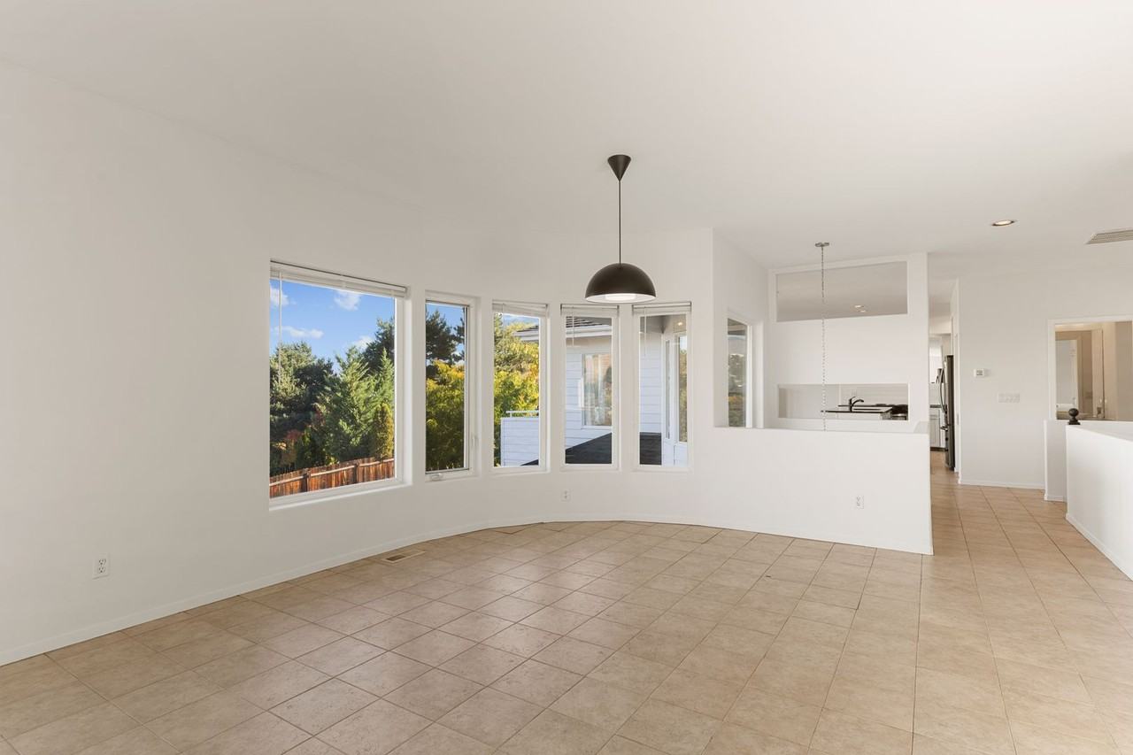 301 Canyon Pl - Photo 5 of 20