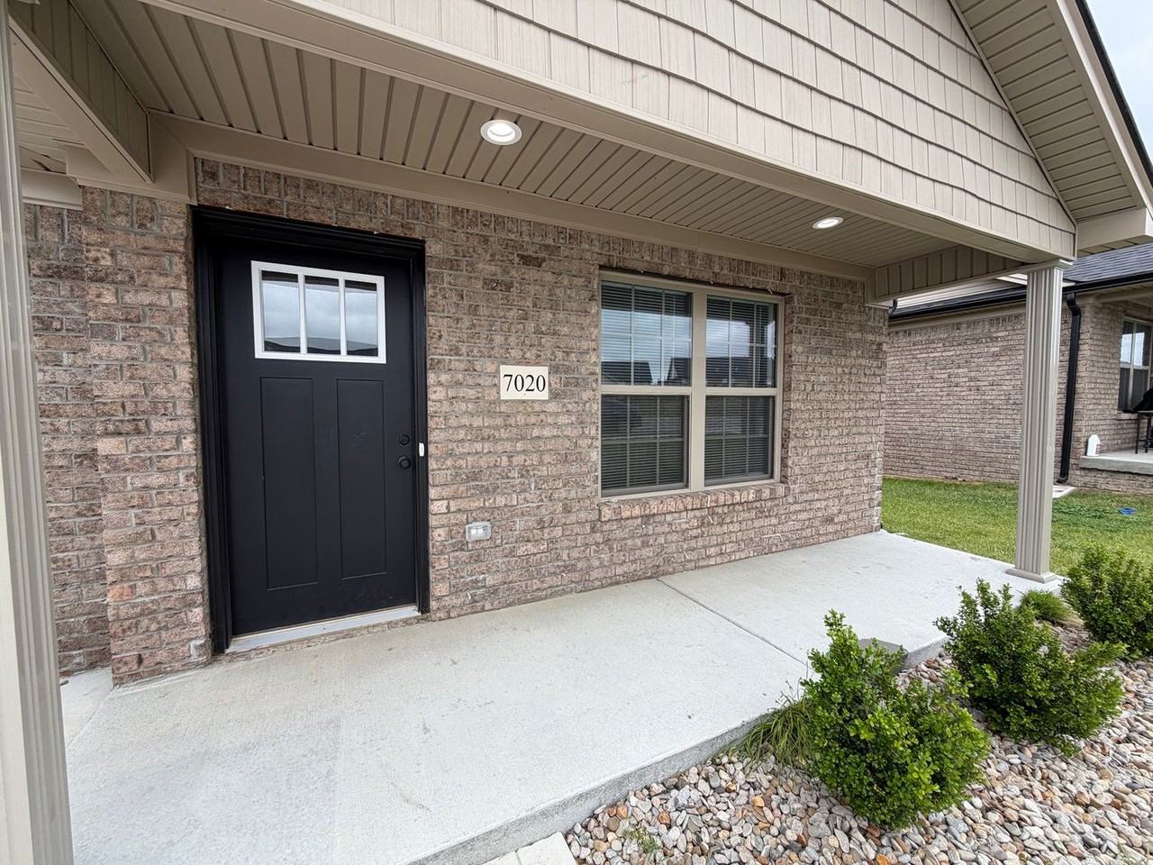 7020 Caravan Dr - Photo 3 of 17