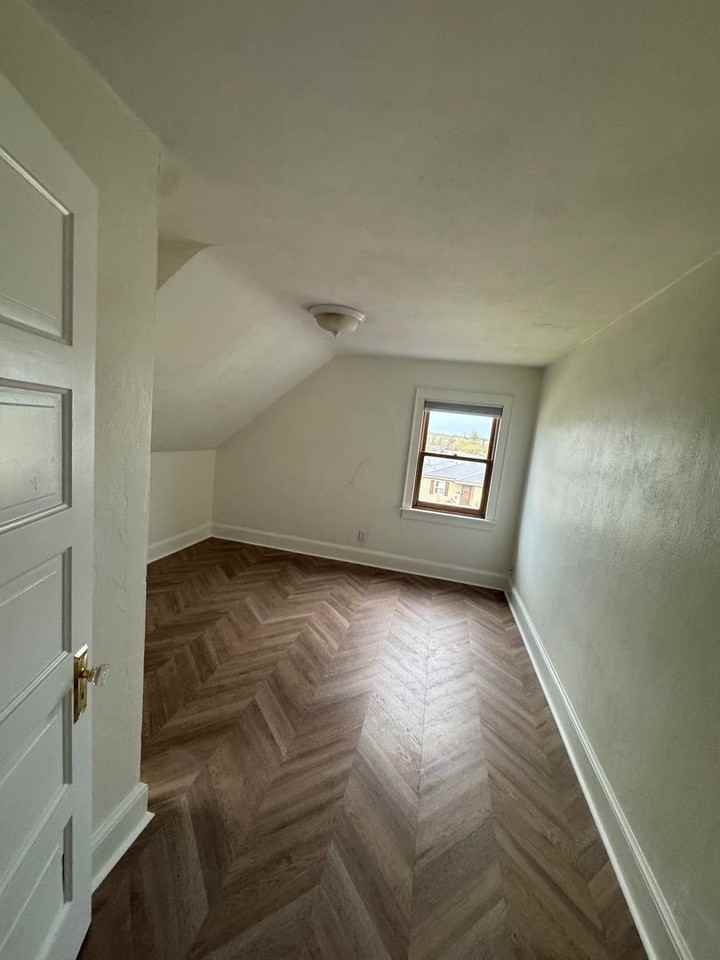 341 Wilson Ave - Photo 4 of 10