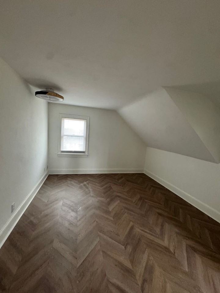 341 Wilson Ave - Photo 5 of 10