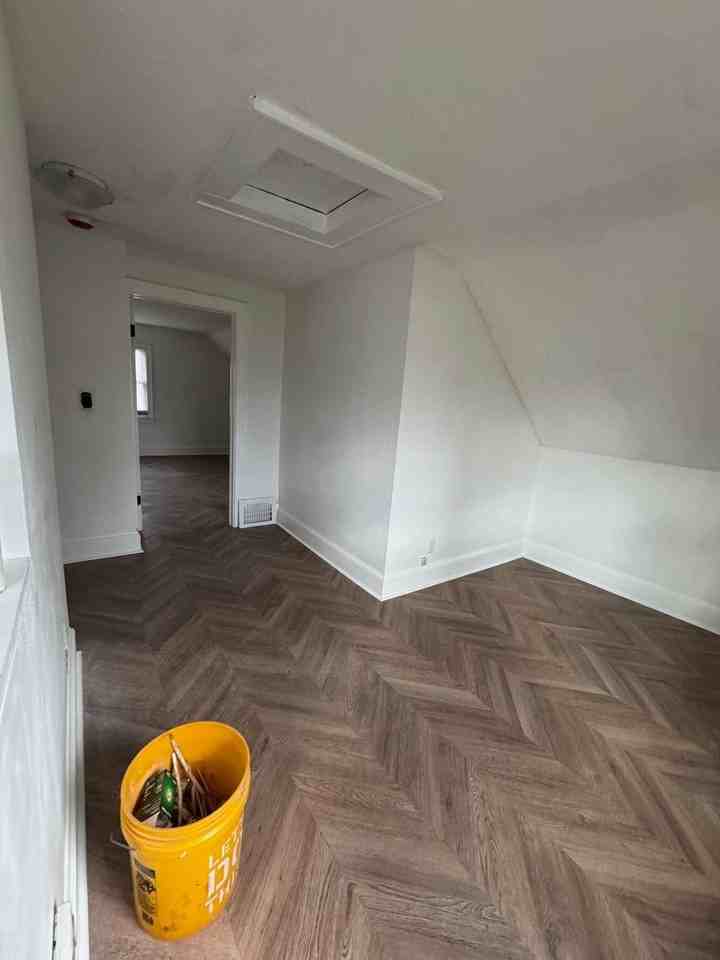 341 Wilson Ave - Photo 6 of 10