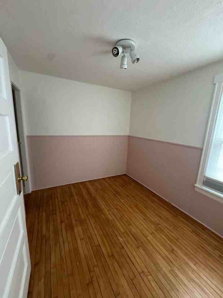 341 Wilson Ave - Photo 7 of 10