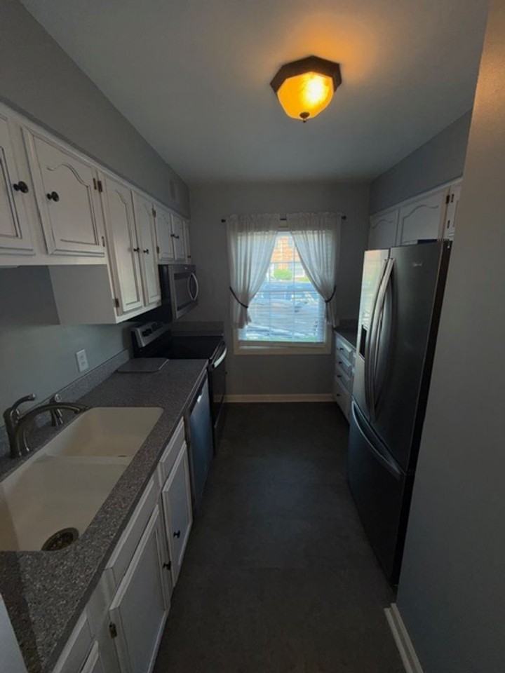 102 Hampton Dr - Photo 3 of 10