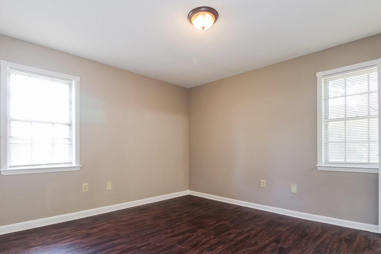 2808 Emerald St - Photo 5 of 15
