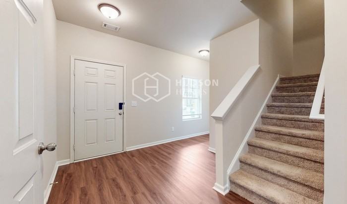 215 Scotland Dr - Photo 3 of 33