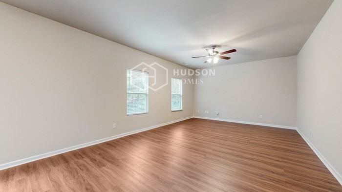 215 Scotland Dr - Photo 4 of 33