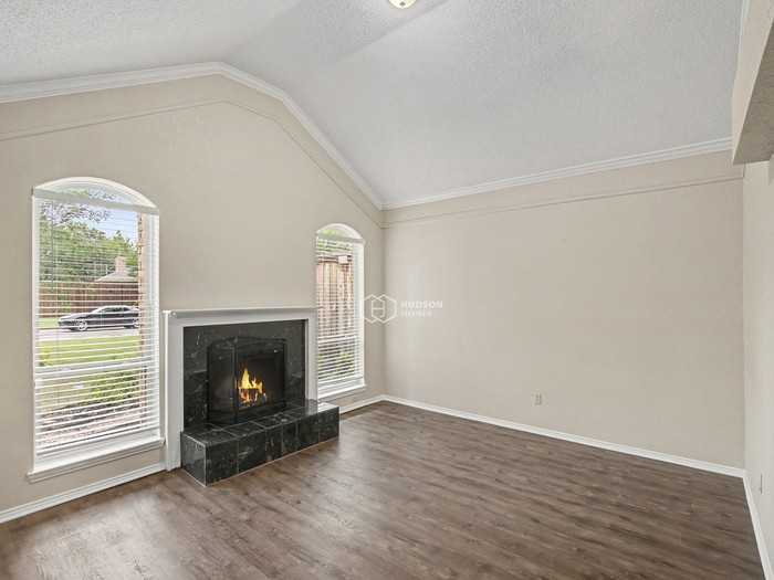 2702 Kingswood Ct - Photo 6 of 21
