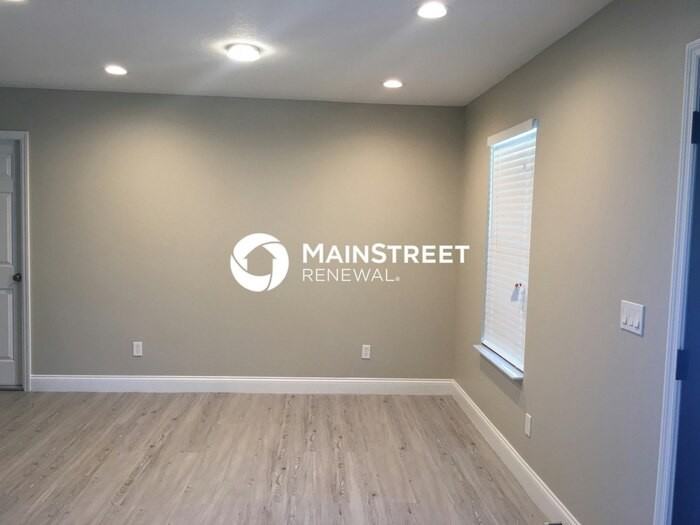 1410 Gorham St - Photo 4 of 14