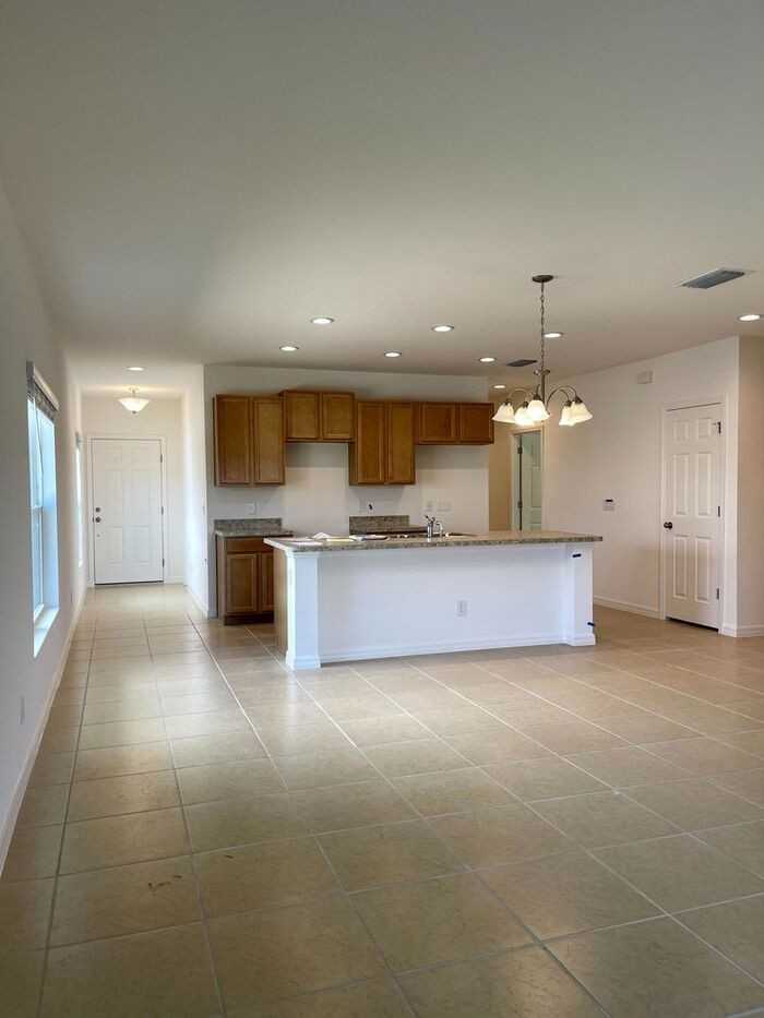 908 Anna Pl - Photo 2 of 20