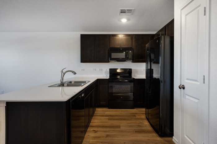 1131 Largemouth Ln - Photo 4 of 17