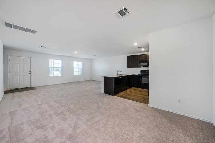 1131 Largemouth Ln - Photo 5 of 17