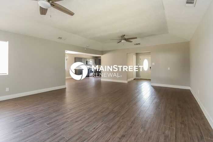 2662 S Woodloch St - Photo 4 of 16