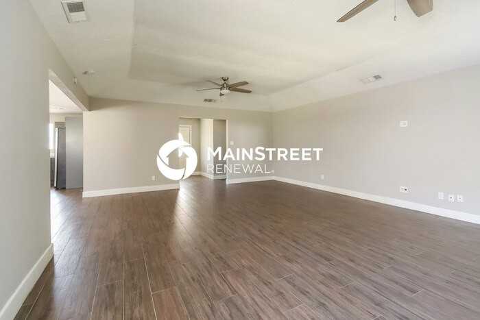 2662 S Woodloch St - Photo 5 of 16