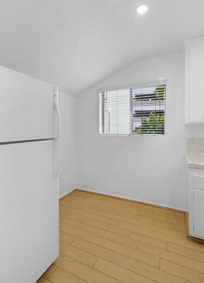 1219 Barry Ave - Photo 6 of 50