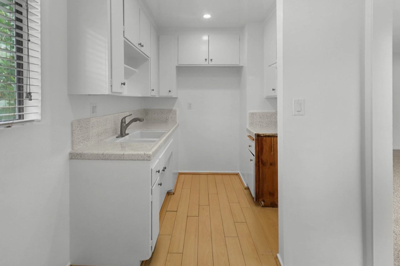 1219 Barry Ave - Photo 7 of 50