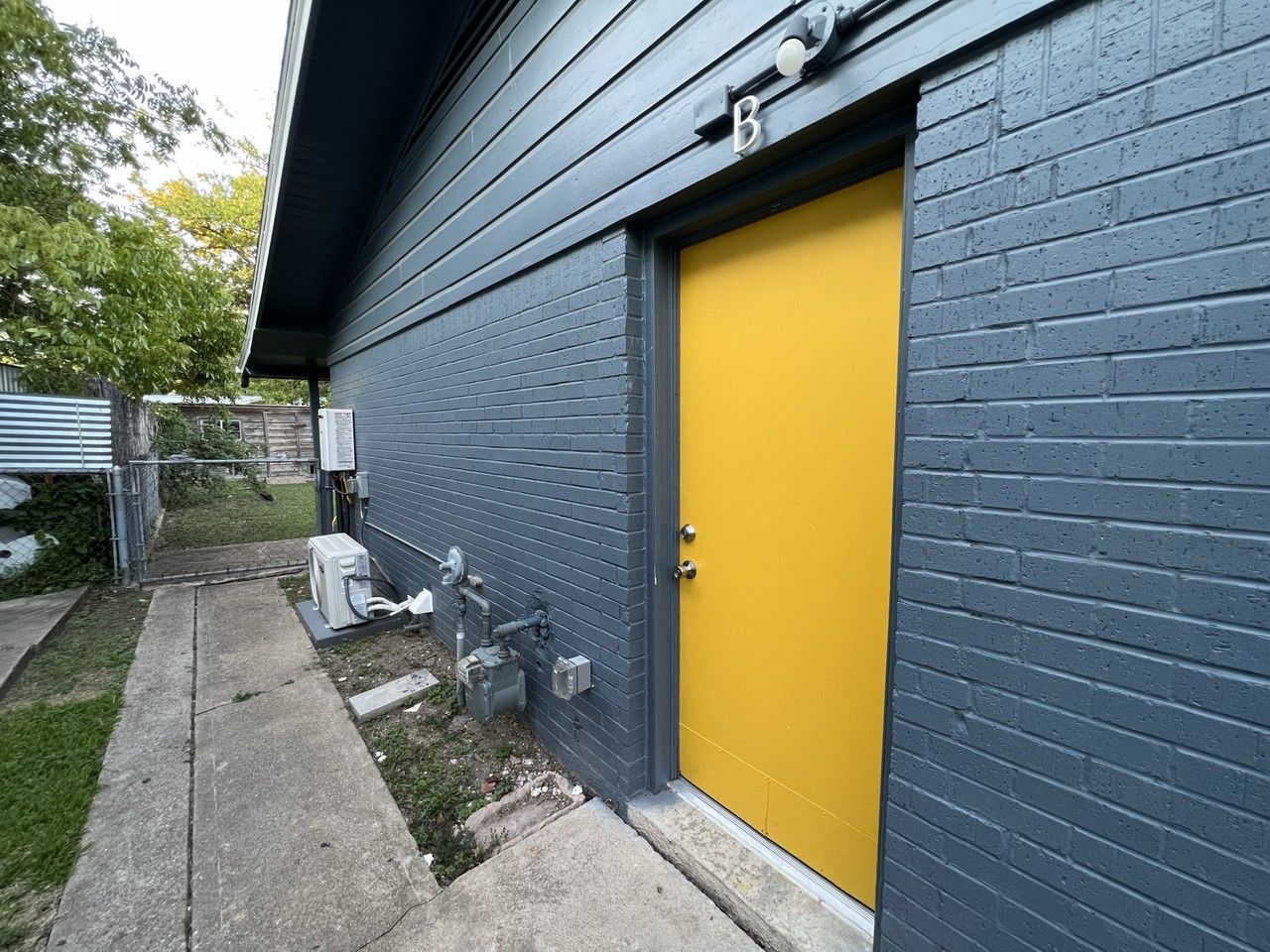 1900 Corona Dr Unit B #B - Photo 2 of 10