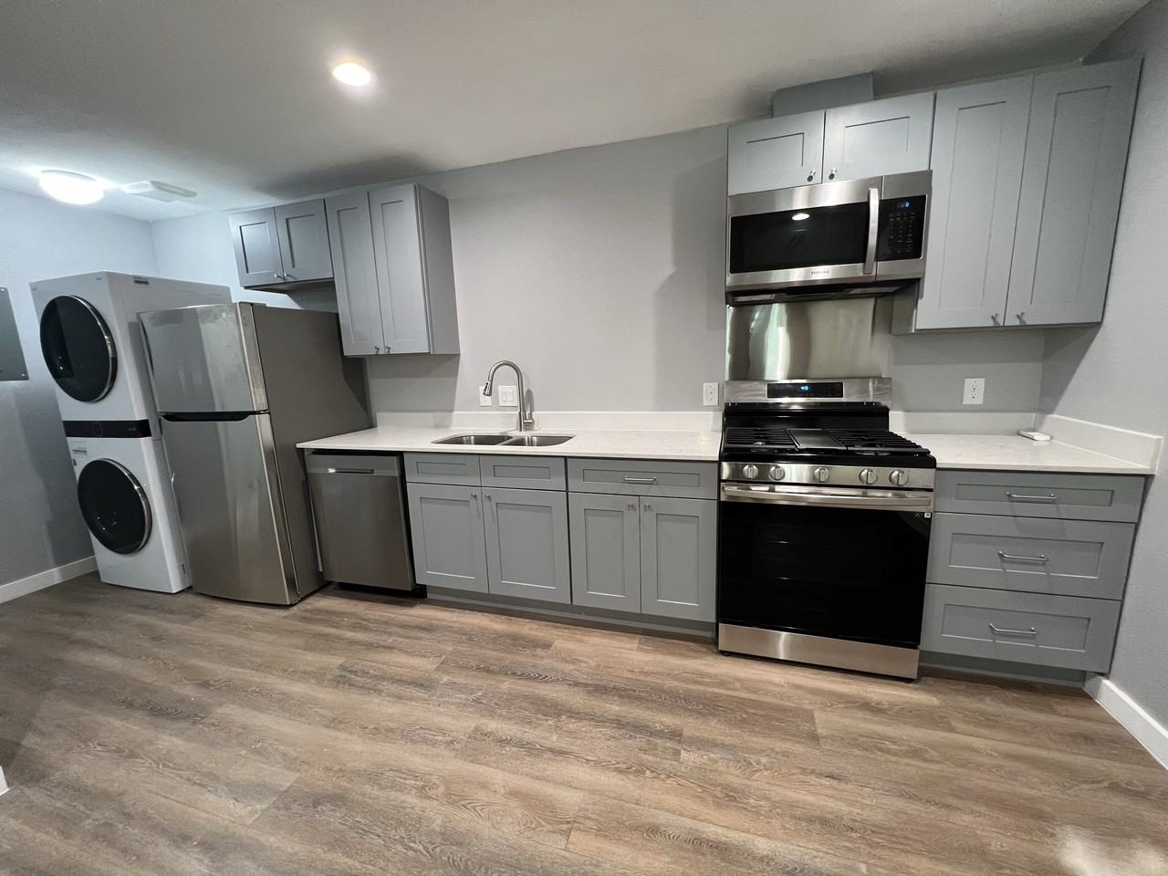 1900 Corona Dr Unit B #B - Photo 5 of 10