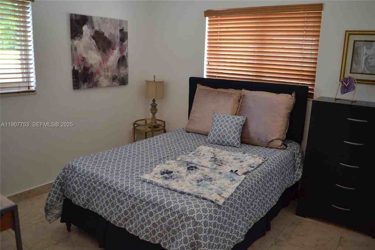 3221 Sw 93rd Pl #NA - Photo 5 of 20