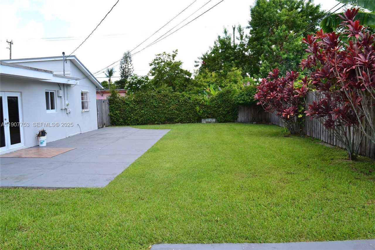 3221 Sw 93rd Pl #NA - Photo 6 of 20