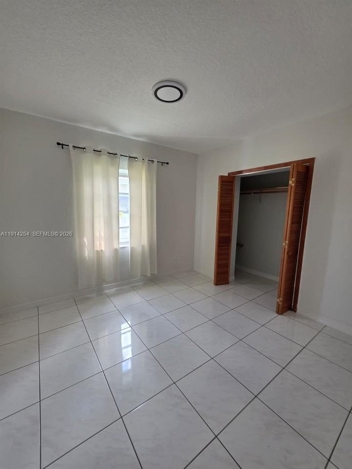 2970 Sw 17th St #NA - Photo 4 of 19