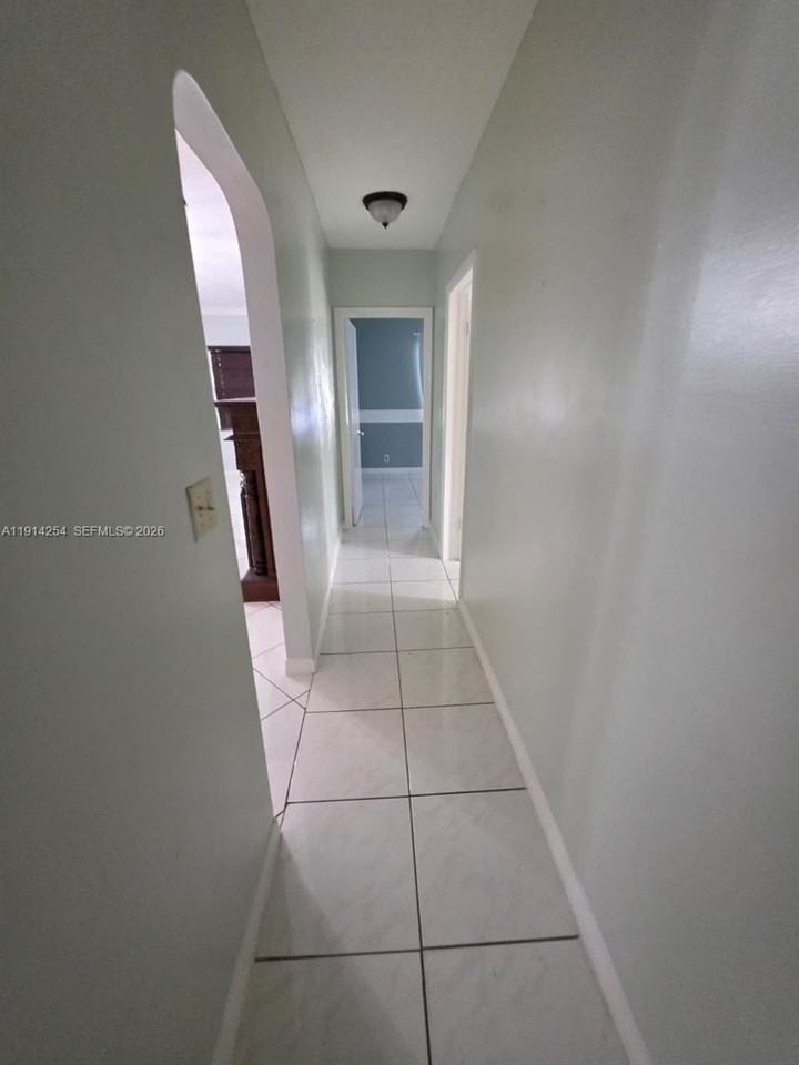 2970 Sw 17th St #NA - Photo 5 of 19