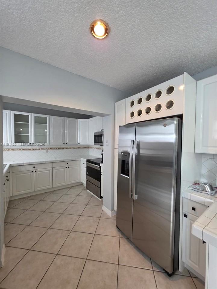 2970 Sw 17th St #NA - Photo 3 of 19