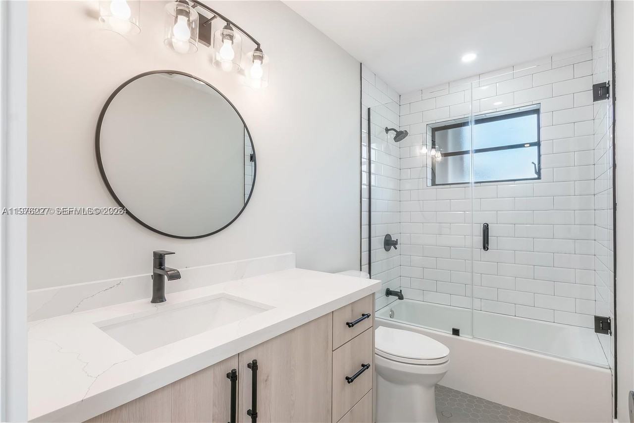 8421 Sw 27th Ter #NA - Photo 5 of 20