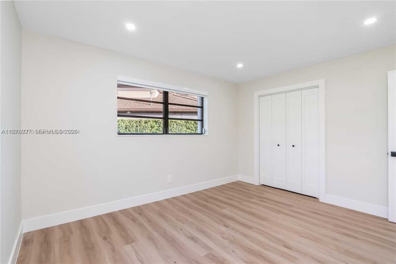 8421 Sw 27th Ter #NA - Photo 7 of 20