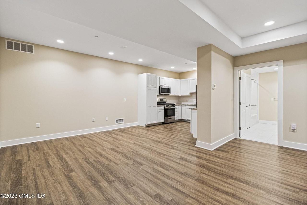 303 Hamilton Ave #E - Photo 2 of 14