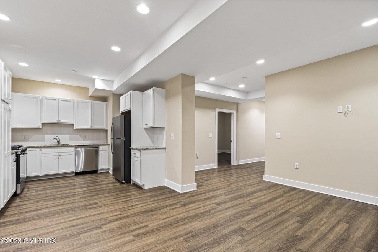 303 Hamilton Ave #E - Photo 3 of 14