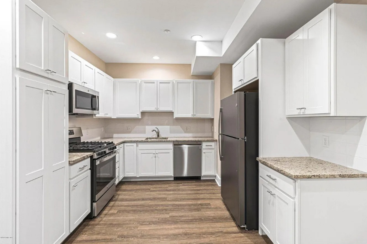 303 Hamilton Ave #E - Photo 5 of 14