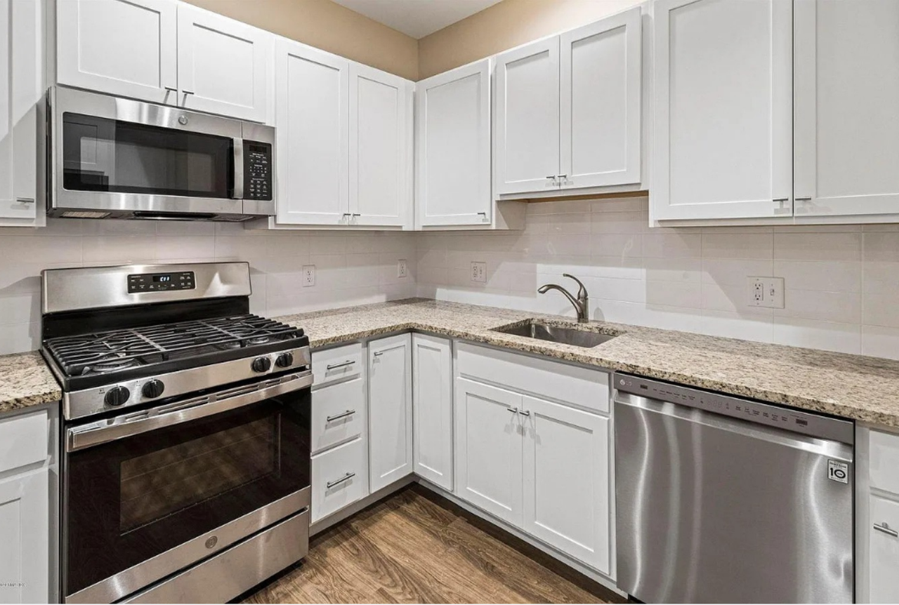 303 Hamilton Ave #E - Photo 6 of 14