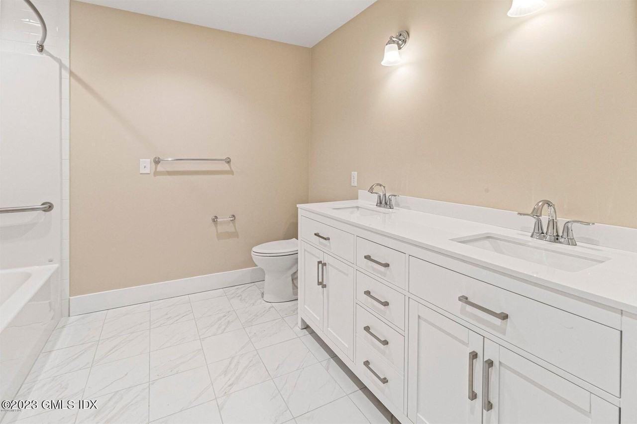 303 Hamilton Ave #E - Photo 7 of 14