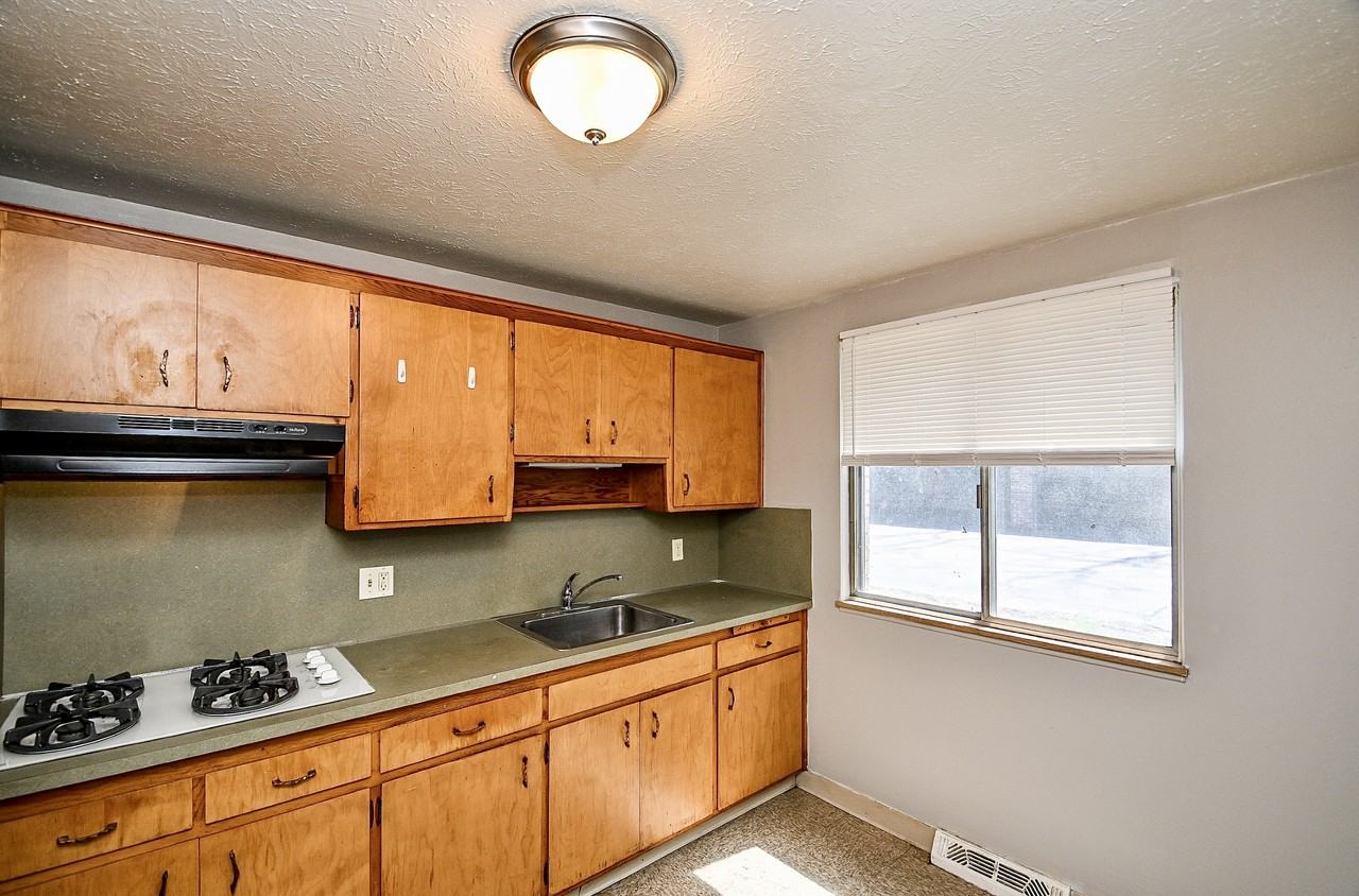 842 S Green Rd #6 - Photo 7 of 15