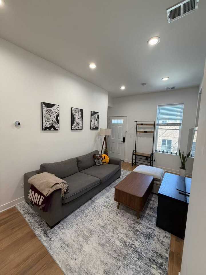 1344 W Ohio St #3R - Photo 3 of 15