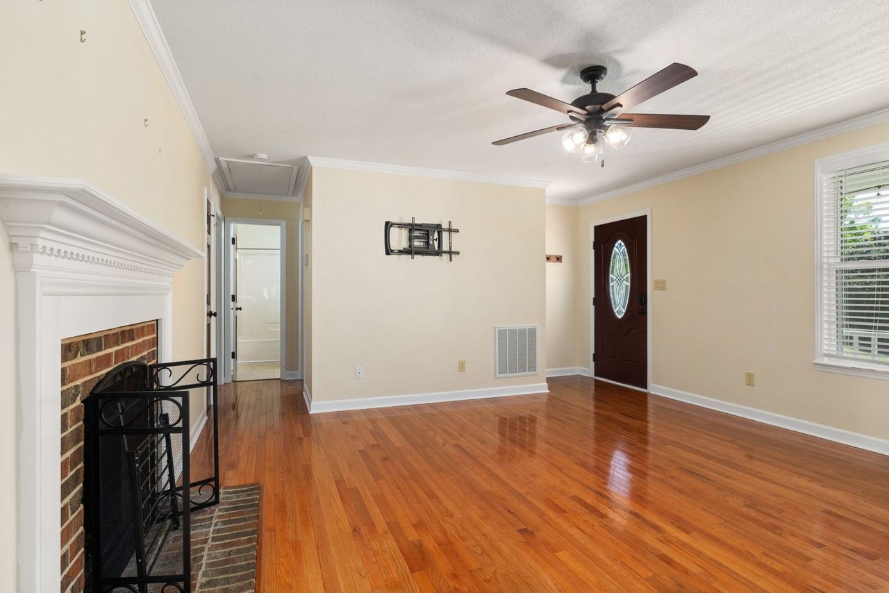 940 Skylar Ct #NA - Photo 4 of 25