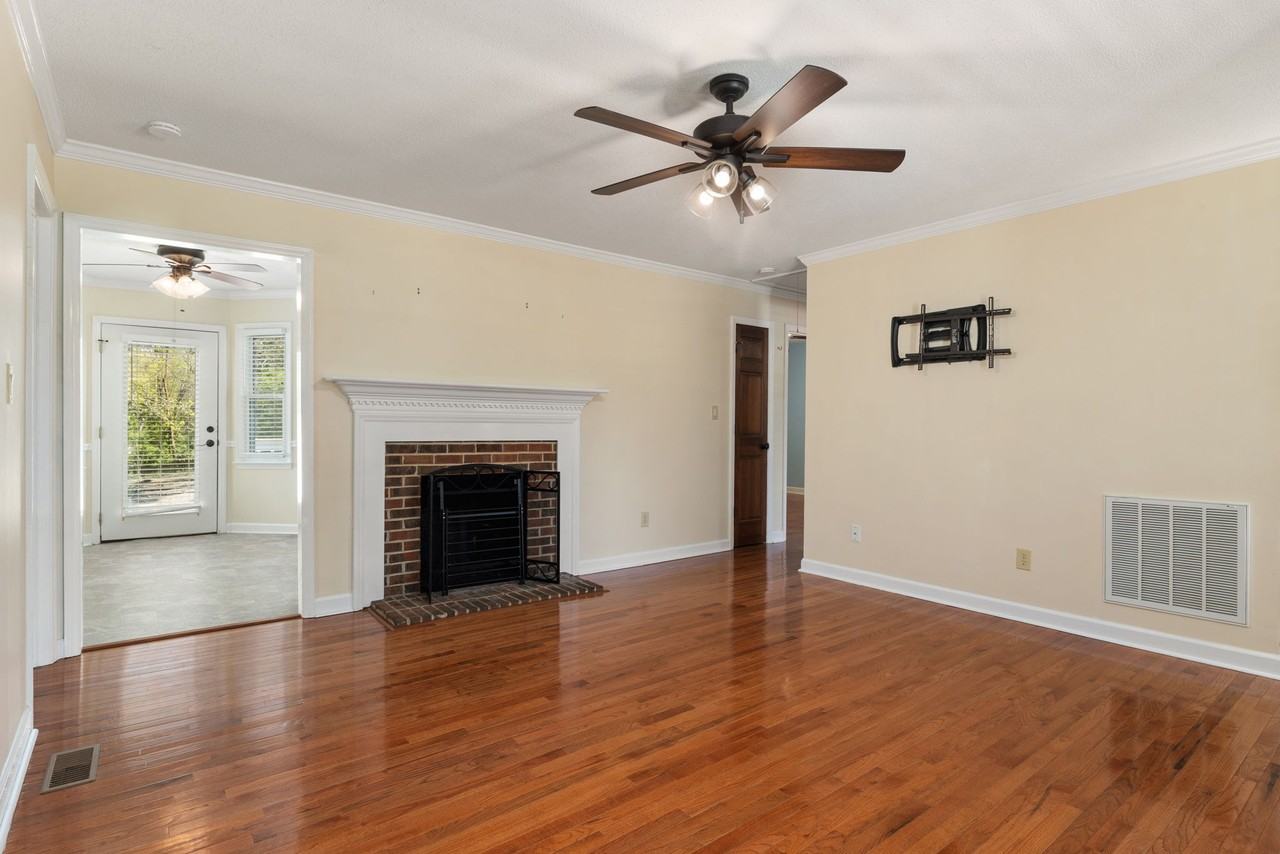 940 Skylar Ct #NA - Photo 6 of 25