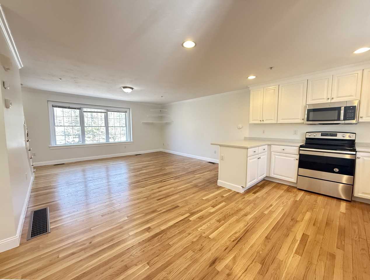 246 Main St #4 - Photo 5 of 16