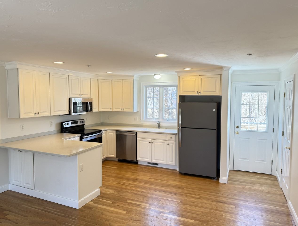 246 Main St #4 - Photo 6 of 16