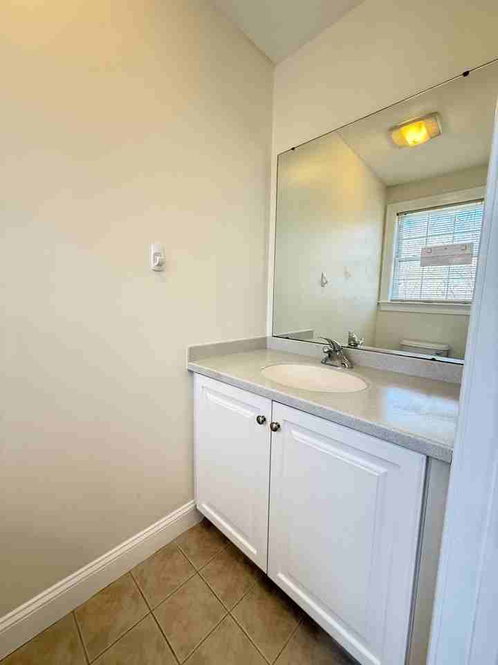 246 Main St #4 - Photo 7 of 16