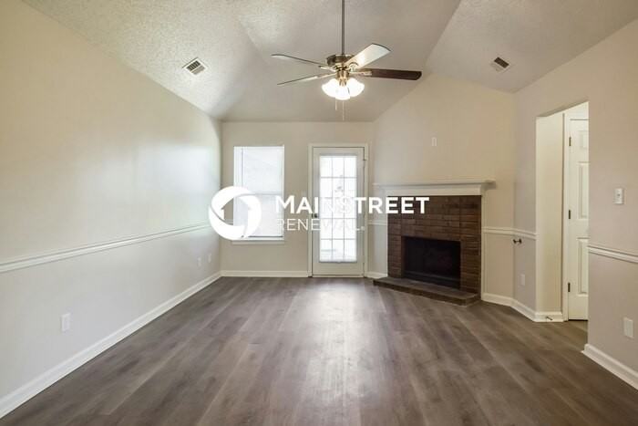 7063 Foxhall Dr - Photo 4 of 18