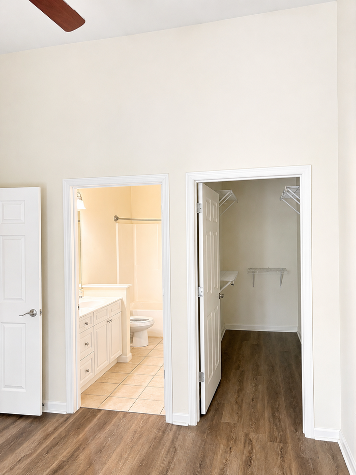 6431 Brookfield Court Dr #203 - Photo 7 of 10