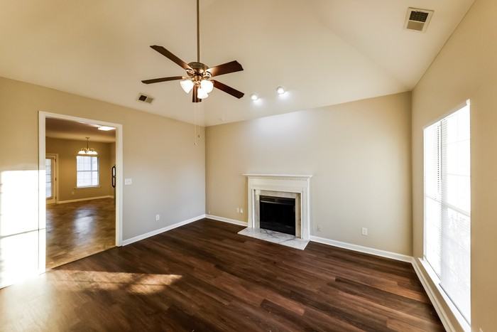 112 Charlton Ln - Photo 2 of 10