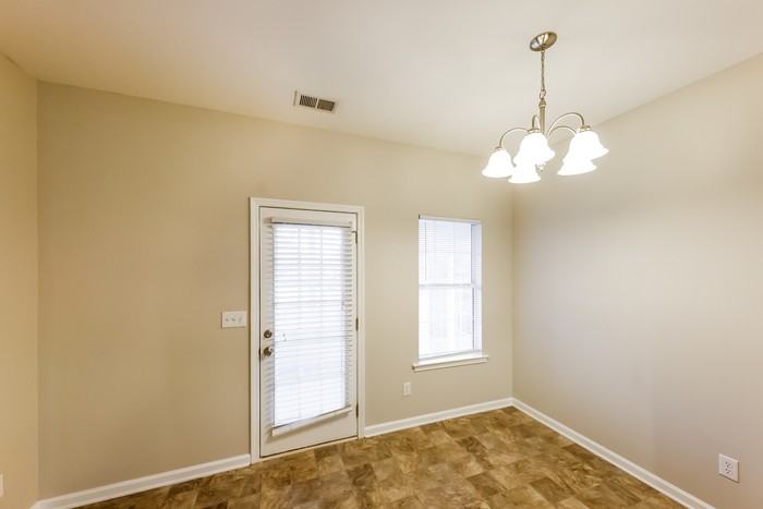 112 Charlton Ln - Photo 3 of 10