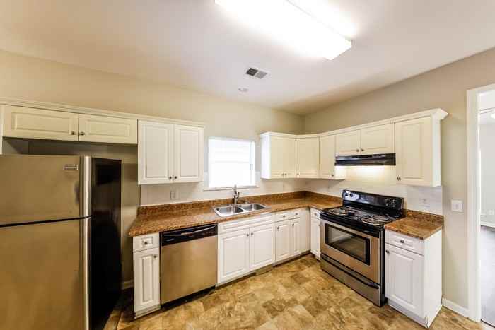 112 Charlton Ln - Photo 4 of 10