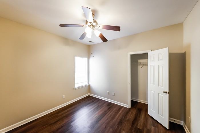112 Charlton Ln - Photo 6 of 10